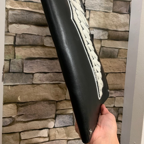 VALENTINO GARAVANI Leather logo UNISEX LG zip clutch - Picture 13 of 16